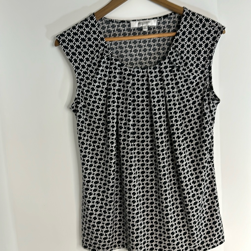Women’s Jones Studio sleeveless top back & white basket weave pattern SZ L